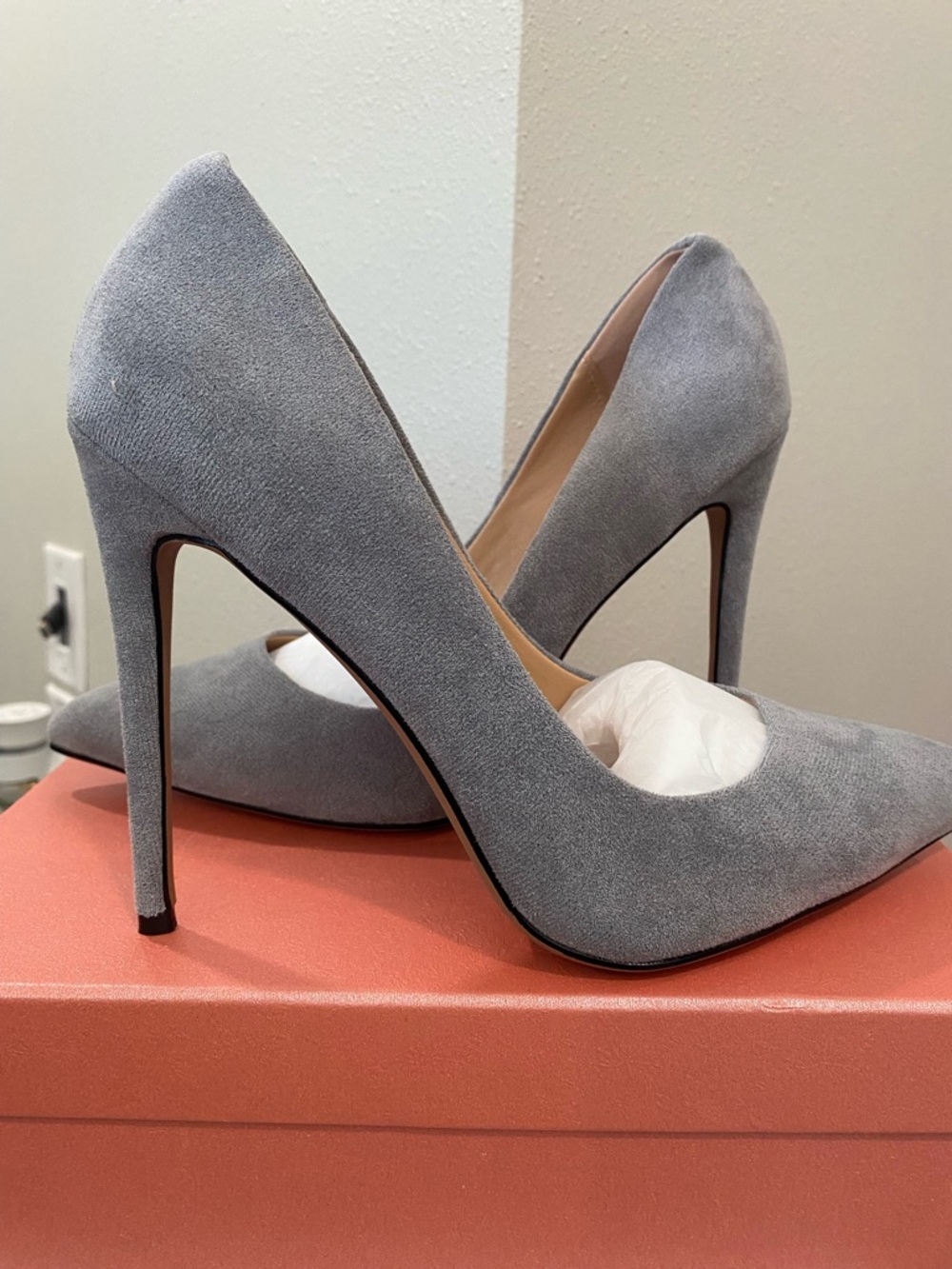 Classic Pointed-Toe High Heel Pumps in Light Gray